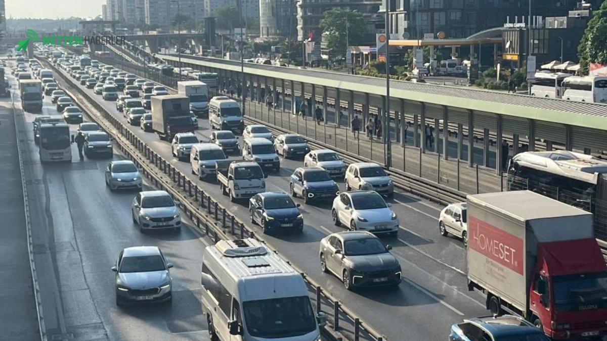 Kurban Bayramı Sonrası İstanbul'da Kritik Sabah: Megakent Trafikte Kilitlendi