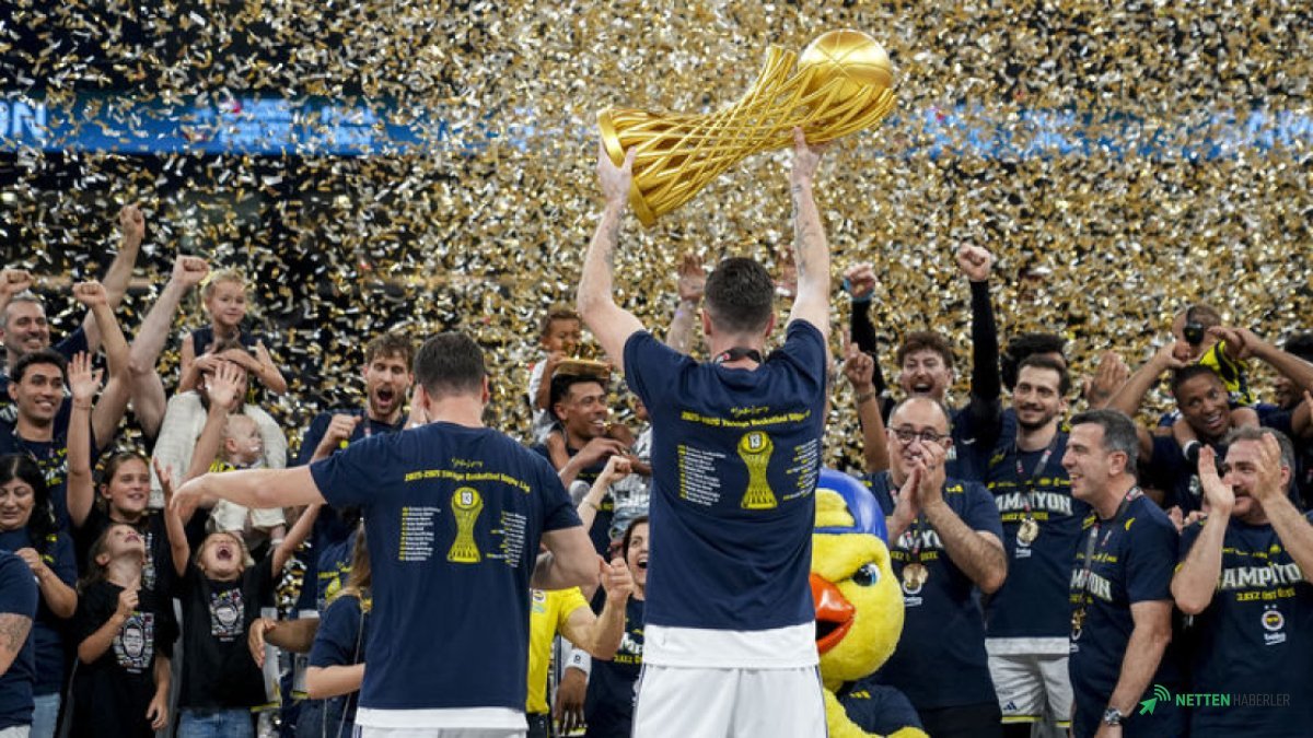 Fenerbahçe Beko'dan Tarihi Sezon: 4 Kulvarda 3 Kupa, Jasikevicius'tan Rekorlara İmza!