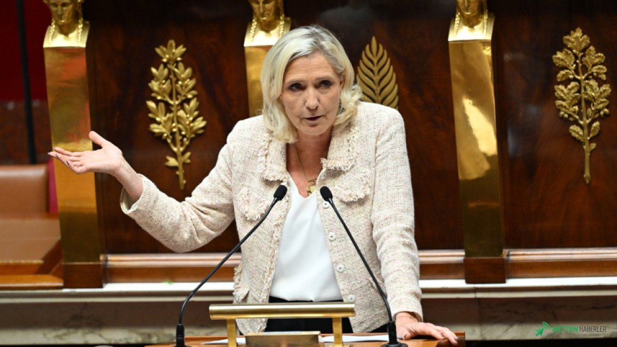 Le Pen'in Önündeki Engel Kalktı! 2027 Cumhurbaşkanlığı İçin Dev Adım Atıldı