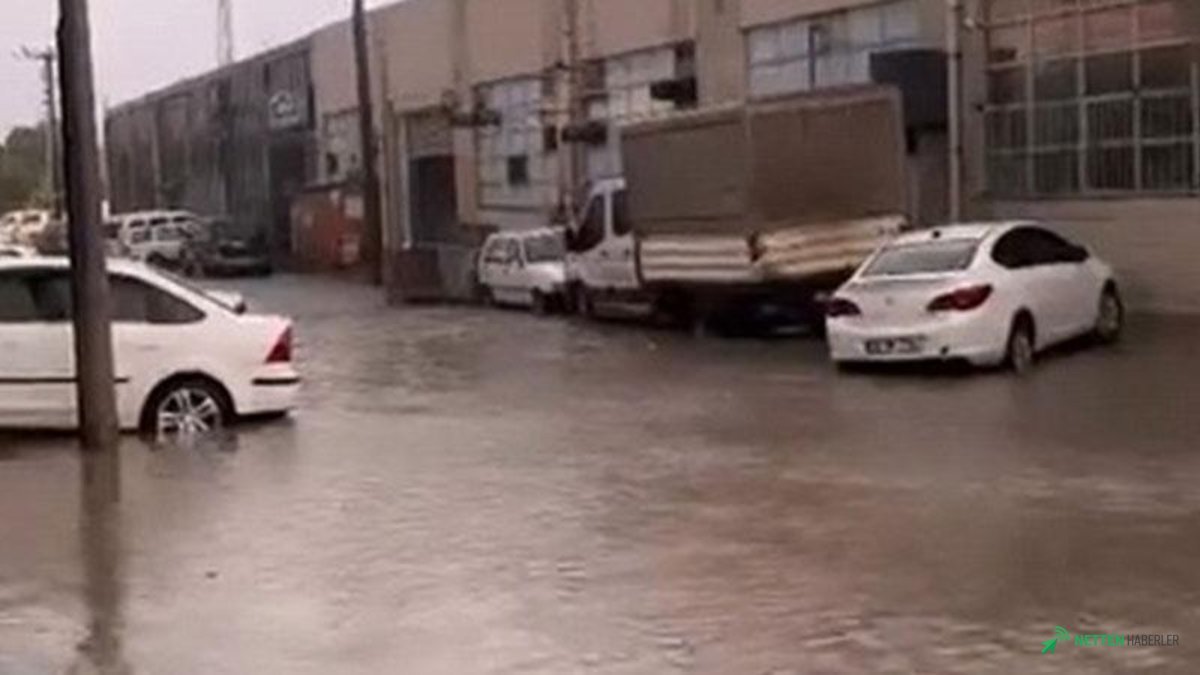 Bursa'da Gök Yıkıldı: Ceviz Büyüklüğünde Dolu ve Sel, İnegöl'ü Esir Aldı!