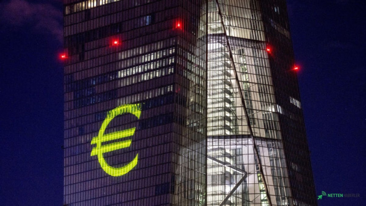 Euro, Dolar'ın Üçte Birine Düştü! AMB'den Şaşırtan Açıklama: 'Fırsat Var mı?'