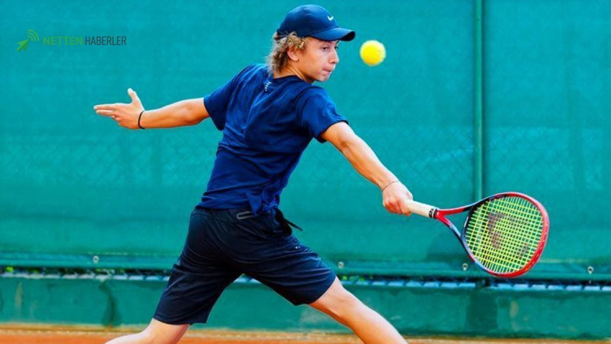Genç Raket Kaan Işık Koşaner, Roland Garros'ta Seri Başı Rakibini Devirerek Tarih Yazıyor!