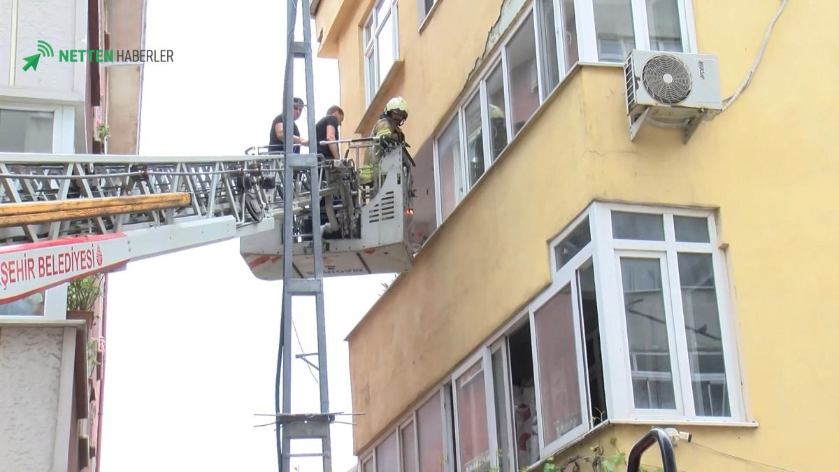 Sultangazi'de Evde Korku Dolu Saatler: Annesini Rehin Alan Şahıs Polis Operasyonuyla Yakalandı