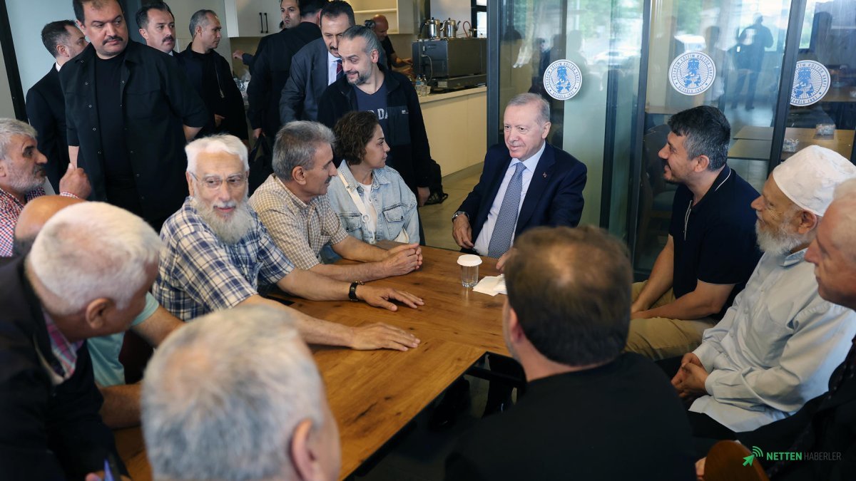Erdoğan Beyoğlu'nda Vatandaşların Arasına Dalıverdi: Sıcak Sohbetler ve Sürpriz Anlar!
