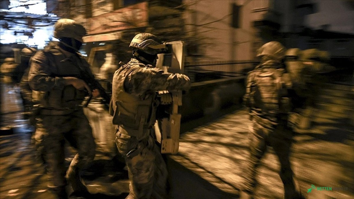 İstanbul'da Göçmen Ağının Perdesi Aralandı: Sahte Belgelerle İkamet İmkansız Hale Geldi! 18 Kişi Tutuklandı