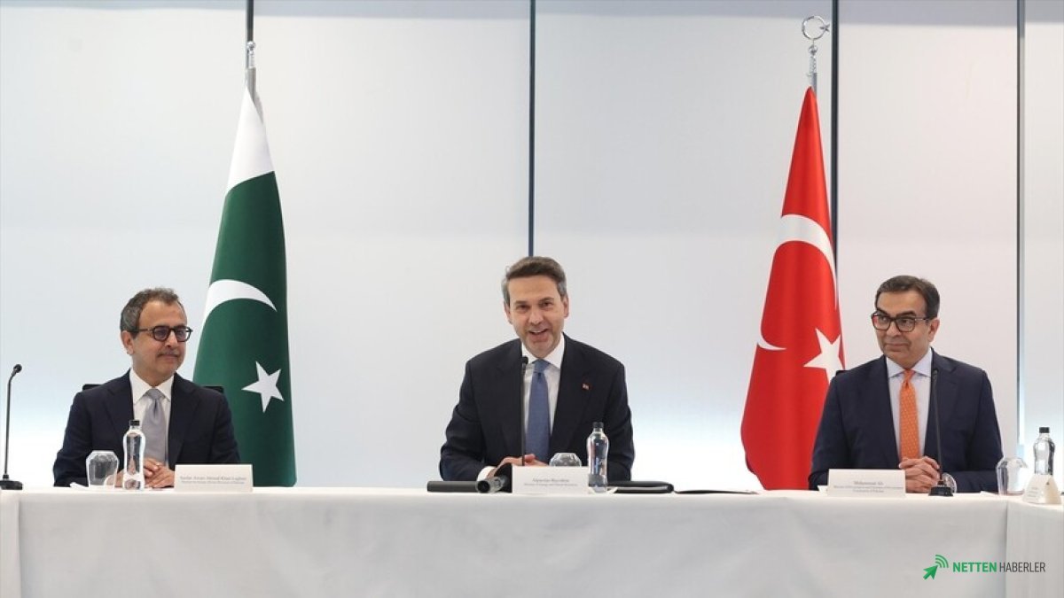 Pakistan Elektriğini Türkiye'ye Emanet Etti: Kritik Anlaşmalar İmzalandı! Detaylar Ortaya Çıkıyor...
