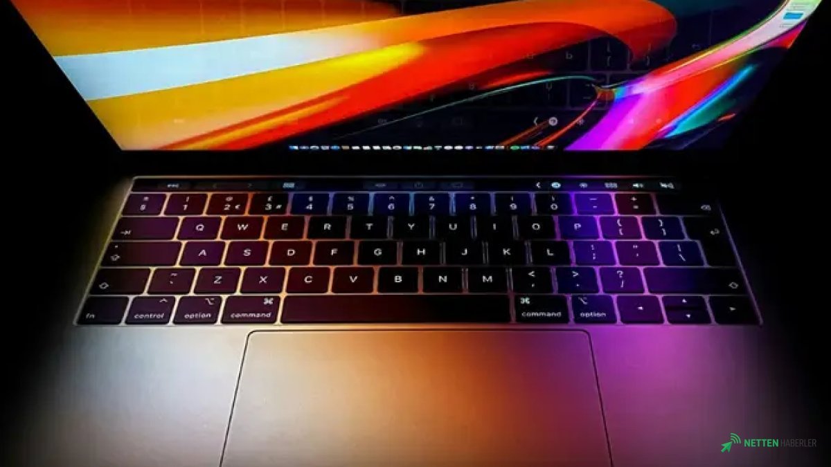 Apple'dan Nefes Kesen Sürpriz: MacBook Pro Yeniden Doğuyor! M7 Çip ve Yeni Tasarım Geliyor!