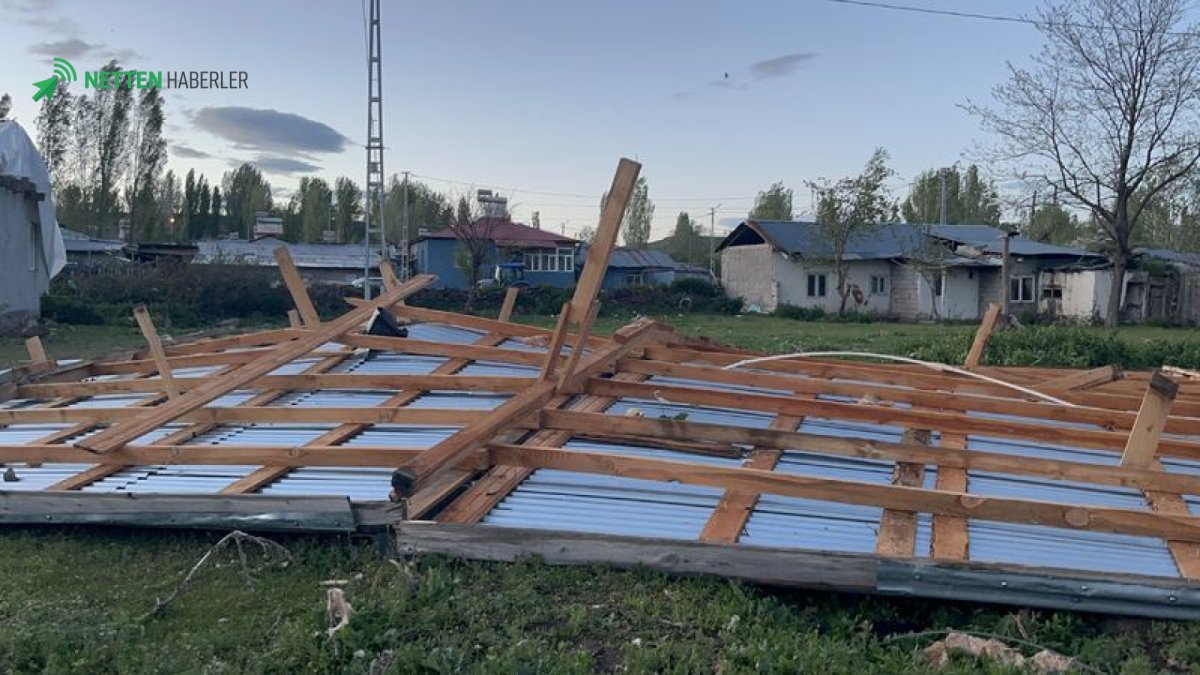 Doğu'yu Sallayan Fırtına: Kars'ta Çatılar ve Güneş Panelleri Uçtu, Köylerde Büyük Hasar