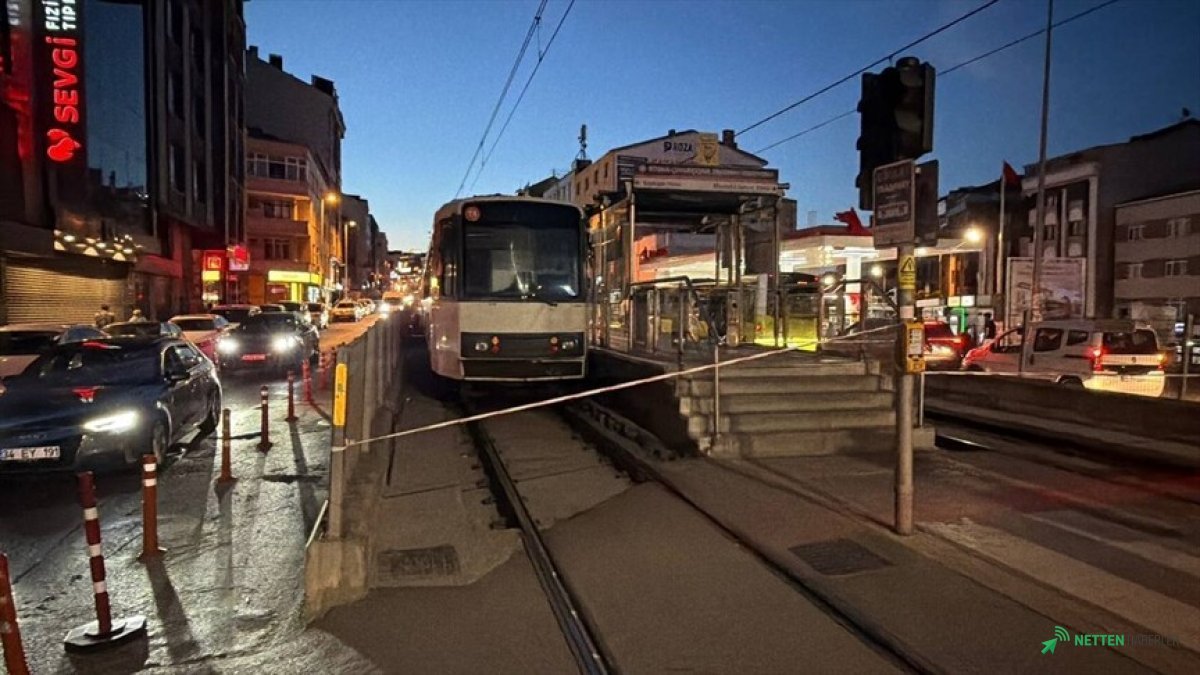 Bayrampaşa'da Trafoda Patlama Tramvayı Durdurdu! Enerji Kesintisi Rayları Dondu