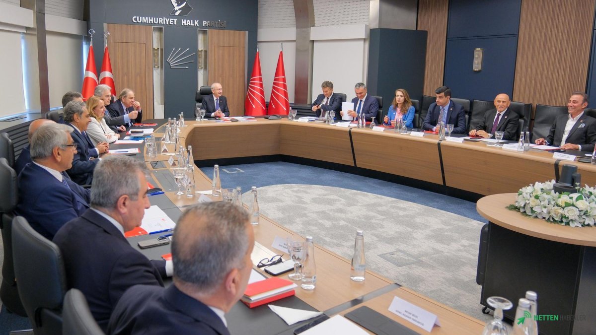 Kılıçdaroğlu Kürsüye Dönüyor: CHP Grup Toplantısı 'Düğümü' Çözüldü mü, Tansiyon Yükseliyor mu?