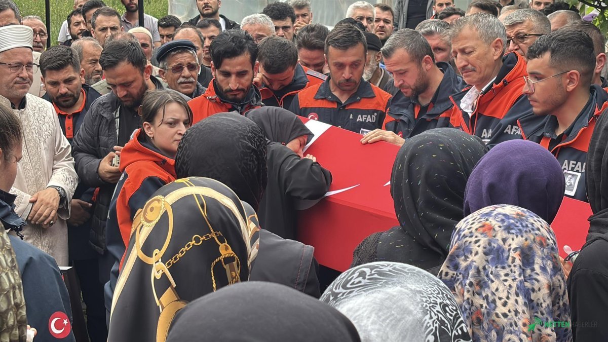Görevi Başında Kahramanca Şehit Düştü! Eşi Tabuta Sarıldı, Babası Cenaze Namazını Kıldırdı: Gözyaşları Sel Oldu