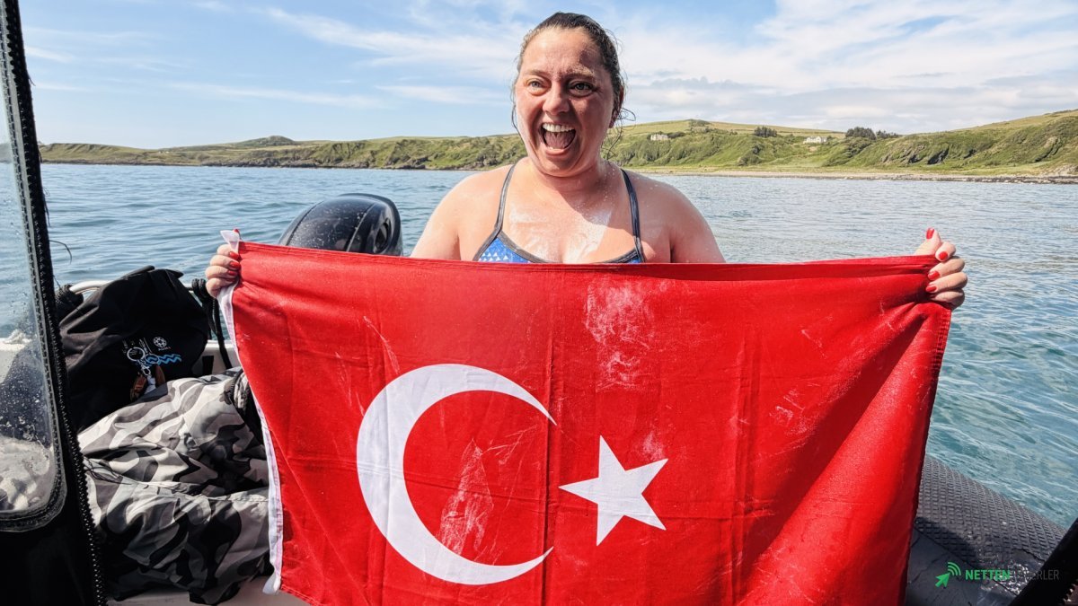 Soğuk Sular, Dev Dalgalar ve 14 Saatlik Mucize: Melisa Uluarslan Tarihe Geçti!  Türk Yüzücüden Akıl Almaz Başarı!