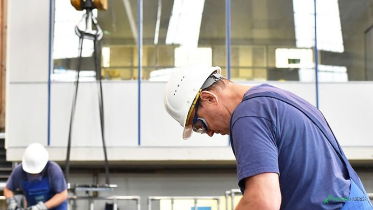 Almanya Salla! Emeklilik Dalgası Geliyor: 4.3 Milyon Kişi Sahne Dışına Çıkarken O Koltuklar Boş Kalacak!