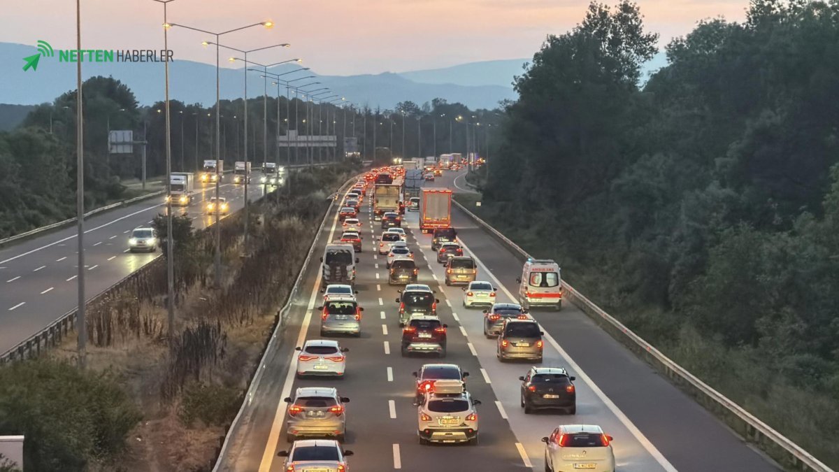 Bayram Sonrası Yollar Kilitlendi: Düzce, Karabük ve Kırıkkale'de Trafik Yoğunluğu