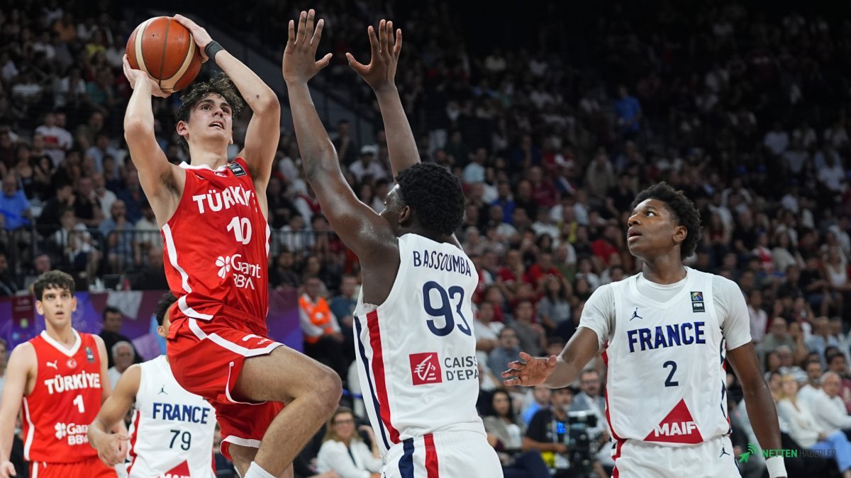 Genç Devler Sahada Destan Yazdı! Türkiye U17, Fransa'yı Devirip Yarı Finalde! İşte Rakibi ve Kritik Detaylar!