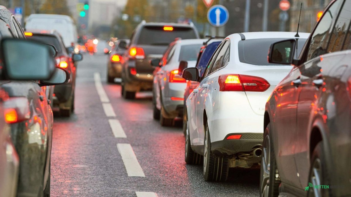 Trafik Kuralları Yeniden Şekilleniyor: Ön Camda Telefon Tutucu ve Ses Sistemleri Artık Serbest mi? Detaylar Ortaya Çıktı!