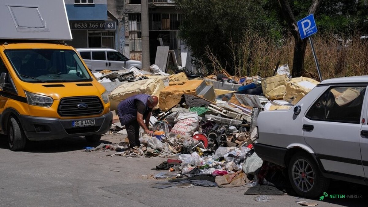 Karabağlar Sanayi Sitesi'nde Çevre Felaketi Kapıda! Atık Dağları Nefesleri Kesti, Vatandaş İsyan Etti