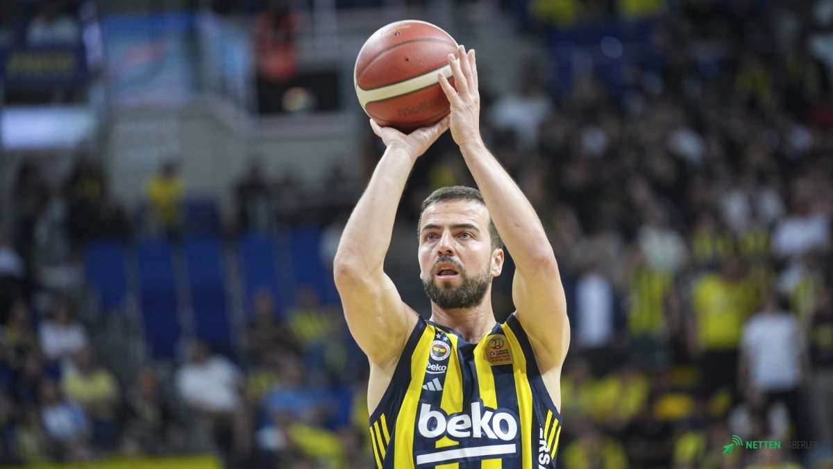 Fenerbahçe'de Kaptanlık Devriyor! Melih Mahmutoğlu Formasını 1 Yıl Daha Giyiyor, O İsim Kim Olacak? Kulüpten Tarihi İmza Açıklaması